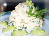 Салат из кальмаров и овощей